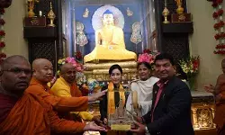 थाईलैंड की रॉयल नोबल कॉन्सर्ट की बोधगया यात्रा, महाबोधि मंदिर में पूजा