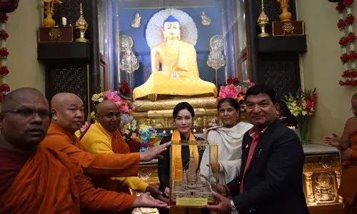 थाईलैंड की रॉयल नोबल कॉन्सर्ट की बोधगया यात्रा, महाबोधि मंदिर में पूजा थाईलैंड की रॉयल नोबल कॉन्सर्ट की बोधगया यात्रा, महाबोधि मंदिर में पूजा