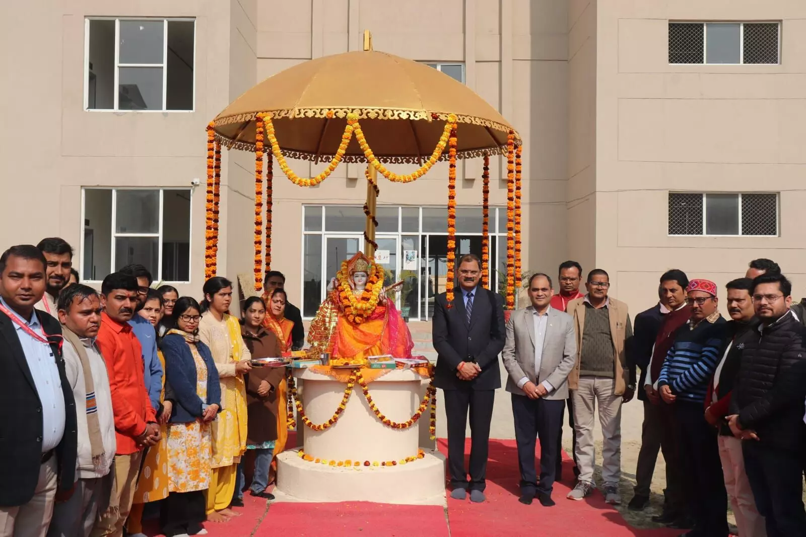 बसंत पंचमी पर सुहेलदेव विश्वविद्यालय में हुई माँ सरस्वती की पूजा-अर्चना बसंत पंचमी पर सुहेलदेव विश्वविद्यालय में हुई माँ सरस्वती की पूजा-अर्चना