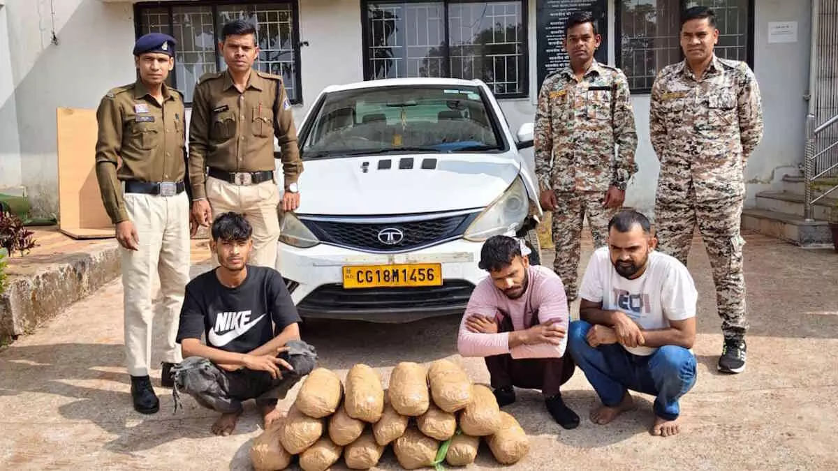 कबीरधाम जिले में लगभग 16 किलो गांजे के साथ 3 अंतर्राज्यीय तस्कर गिरफ्तार कबीरधाम जिले में लगभग 16 किलो गांजे के साथ 3 अंतर्राज्यीय तस्कर गिरफ्तार