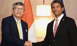 Defence Secretary calls on Seychelles’ Minister for Foreign Affairs & Diaspora and Chief of Defence Forces in New Delhi