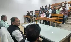 वि०वि० विज्ञान वर्ग के शोधार्थियों से सीधे रूबरू हुए कुलपति