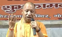 मुख्यमंत्री योगी आदित्यनाथ होली मिलन समारोह में हुए शामिल