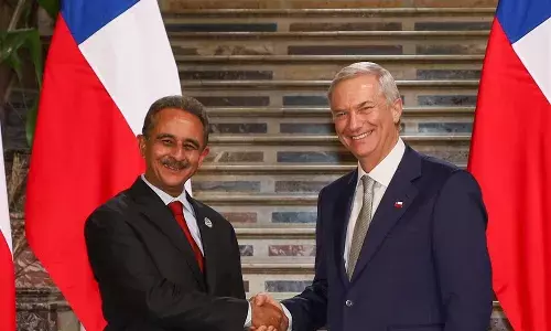 कीर्ति वर्धन सिंह ने चिली के नवनिर्वाचित राष्ट्रपति कास्ट से की मुलाकात