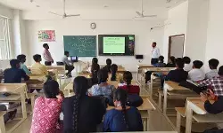 महाराजा सुहेल देव विश्वविद्यालय, आजमगढ़ में ‘नेतृत्व सिद्धांत’ विषय पर विशेष व्याख्यान का सफल आयोजन