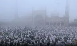 ईद-उल-फितर: मस्जिदों और ईदगाहों में उमड़ी अकीदतमंदों की भीड़