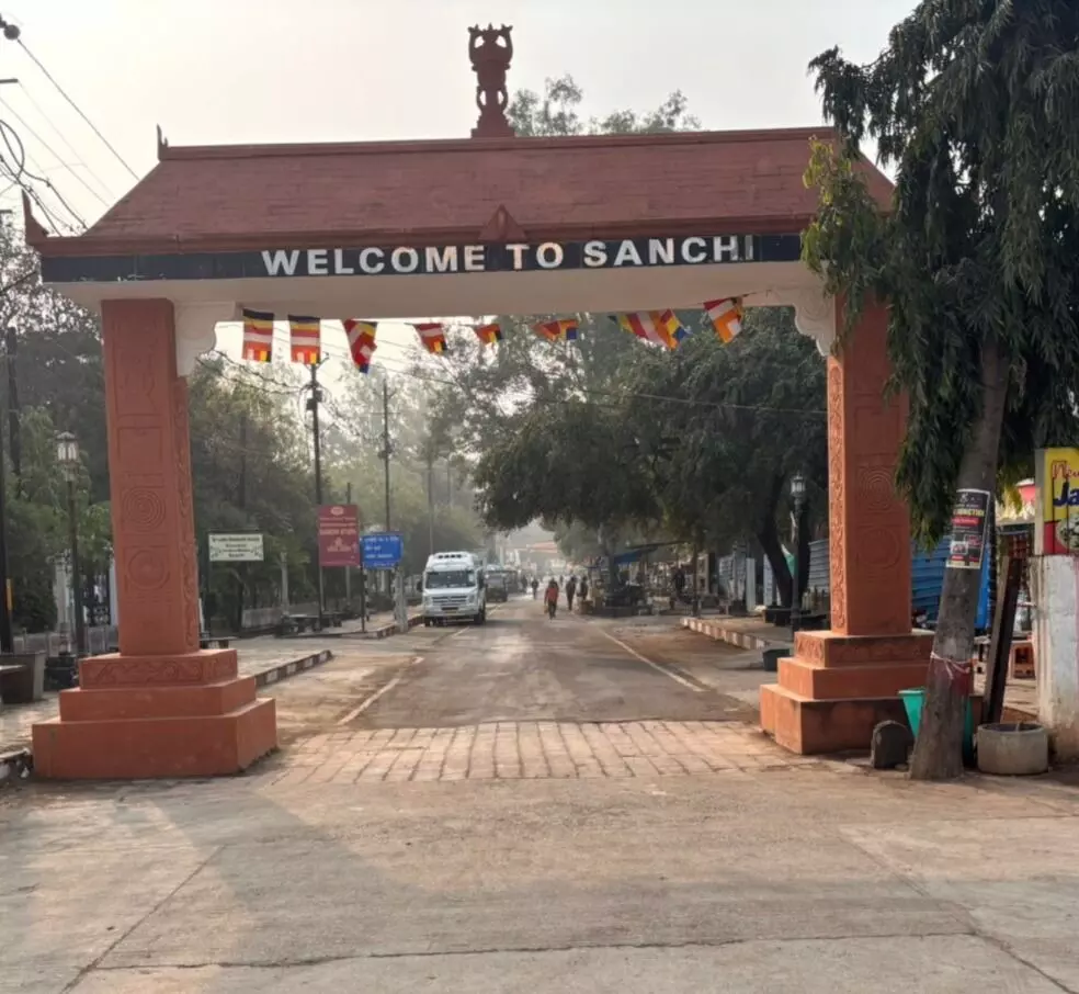 अमृत भारत योजना के तहत आकर्षक बन रहा साँची रेलवे स्टेशन अमृत भारत योजना के तहत आकर्षक बन रहा साँची रेलवे स्टेशन