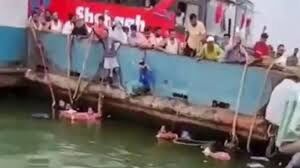 बांग्लादेश में पद्मा नदी में बस गिरने से 25 लोगों की मौत