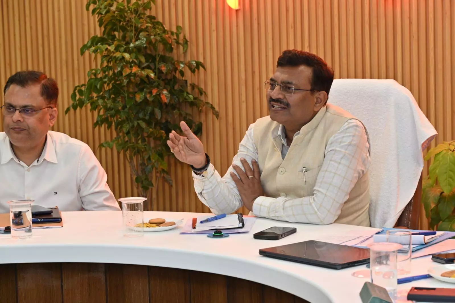 हरिद्धार कुंभ मेला तैयारियों को लेकर मुख्य सचिव ने बैठक कर व्यवस्थाओं की समीक्षा की हरिद्धार कुंभ मेला तैयारियों को लेकर मुख्य सचिव ने बैठक कर व्यवस्थाओं की समीक्षा की