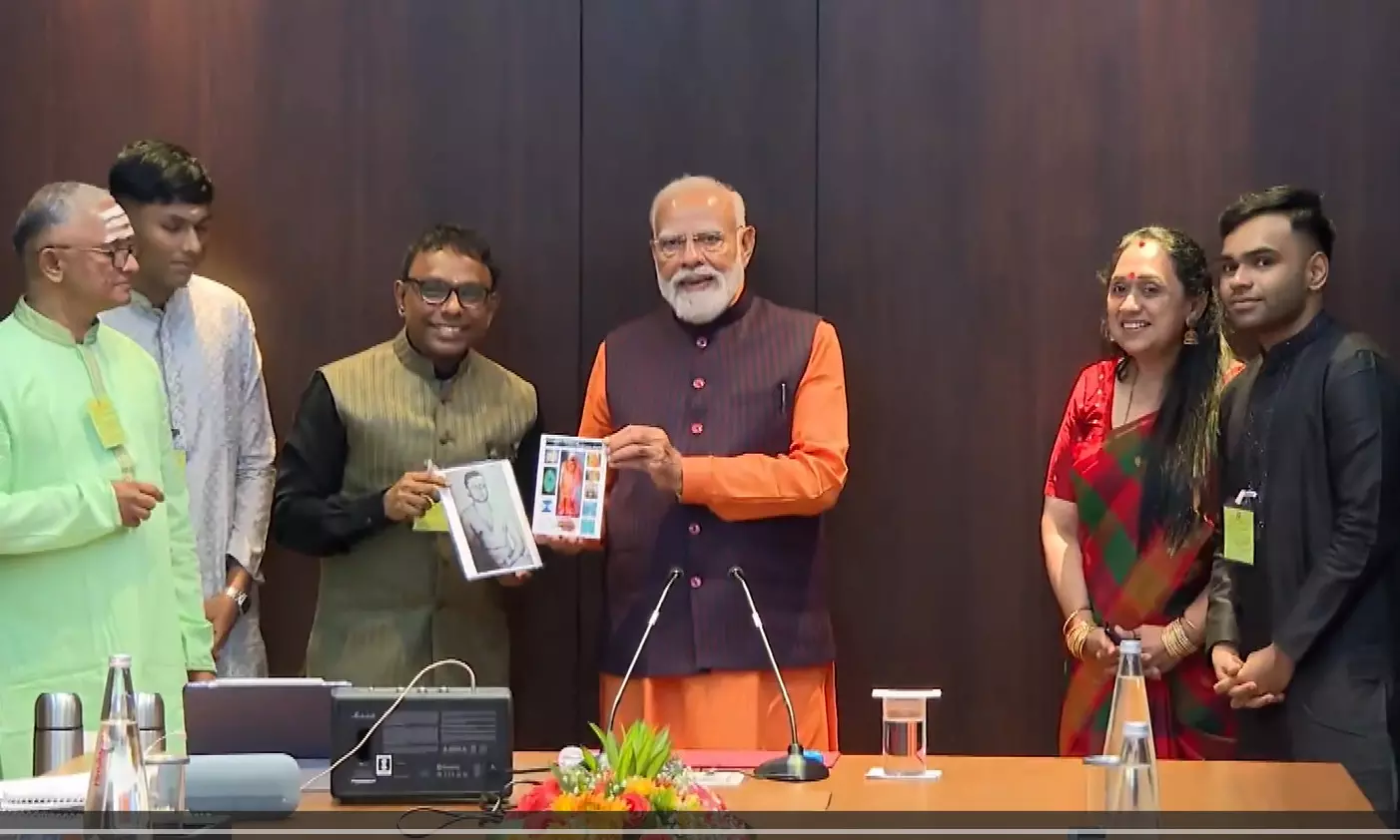 चेन्नई: पीएम मोदी ने संगीतकार थिरु रमेश विनायकम से मुलाकात की चेन्नई: पीएम मोदी ने संगीतकार थिरु रमेश विनायकम से मुलाकात की