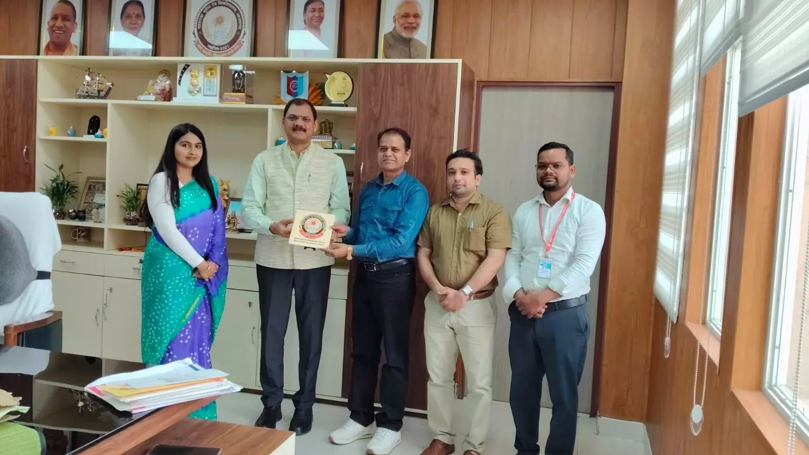 “हार्ड करेंसी बनी वैश्विक शक्ति का हथियार: अमेरिका–इज़राइल–ईरान तनाव के पीछे आर्थिक रणनीति” “हार्ड करेंसी बनी वैश्विक शक्ति का हथियार: अमेरिका–इज़राइल–ईरान तनाव के पीछे आर्थिक रणनीति”