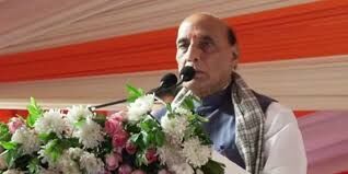 लखनऊ में राजनाथ सिंह और योगी आदित्यनाथ ने ‘स्मृतिका वॉर मेमोरियल’ में लेज़र-लाइट शो का किया उद्घाटन