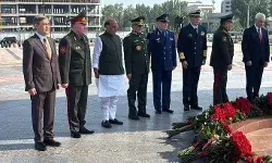 बिश्केक: राजनाथ सिंह ने ‘विक्ट्री स्क्वायर’ पर अर्पित की पुष्पांजलि