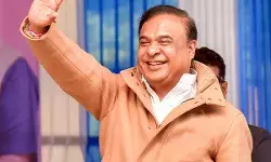 असम के मुख्यमंत्री हिमंत बिस्वा सरमा जालुकबारी विधानसभा सीट से 4979 से ज़्यादा वोटों से आगे चल रहे हैं