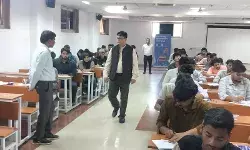भाषा विवि में सम सेमेस्टर की परीक्षाओं का कुलपति ने किया निरीक्षण