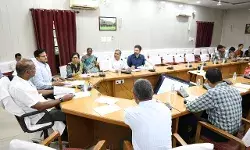 ई-विकास पोर्टल पर किसानों का पंजीयन एवं ई-टोकन बुकिंग अभियान मोड में पूर्ण करें : संभागायुक्त श्री सिंह