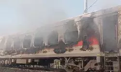 राजधानी एक्सप्रेस के एक कोच में लगी आग, सभी यात्री सुरक्षित