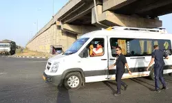 मुख्यमंत्री डॉ. मोहन यादव बस में जनप्रतिनिधियों और अधिकारियों के साथ पहुंचे उज्जैन