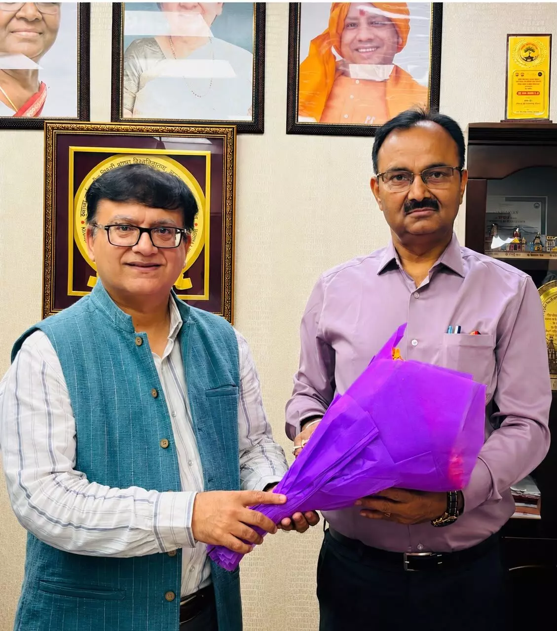 सुभाष सिंह को केएमसी भाषा विश्वविद्यालय में वित्त अधिकारी का अतिरिक्त प्रभार सुभाष सिंह को केएमसी भाषा विश्वविद्यालय में वित्त अधिकारी का अतिरिक्त प्रभार