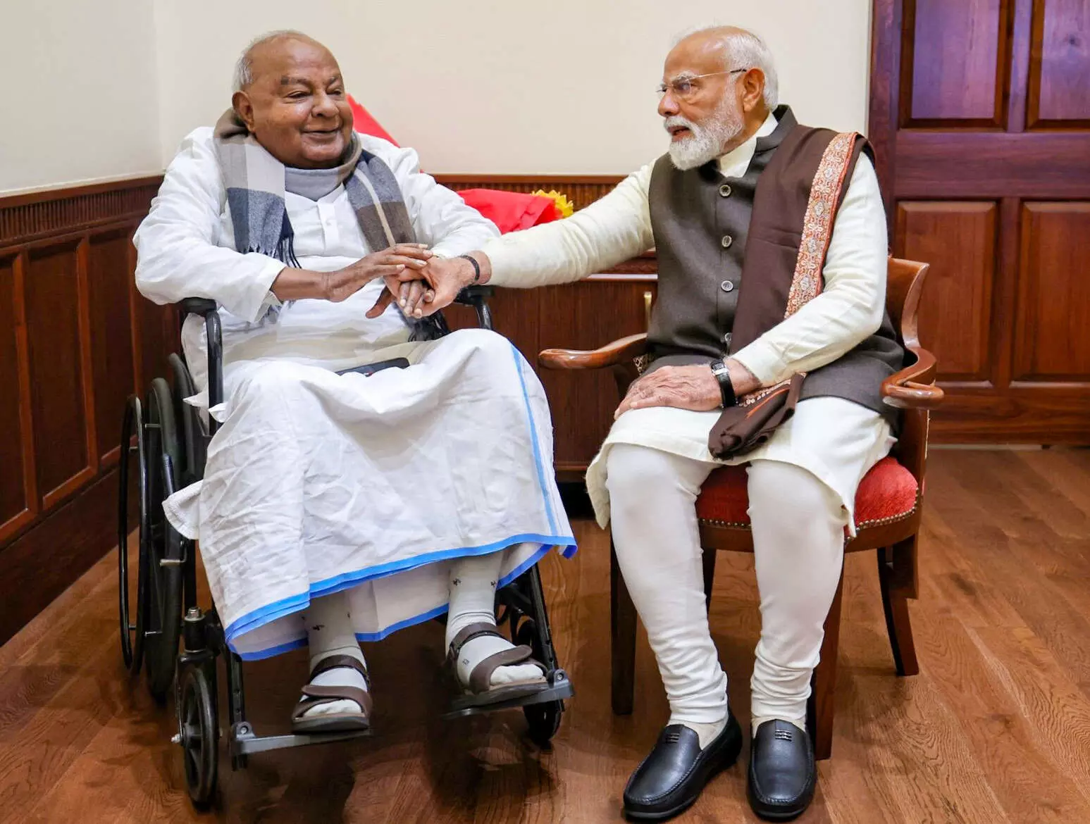 एचडी देवेगौड़ा ने पीएम मोदी की अपने लेख में की सराहना एचडी देवेगौड़ा ने पीएम मोदी की अपने लेख में की सराहना