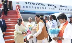 राष्ट्रपति द्रोपदी मुर्मू का इंदौर एयरपोर्ट पर राज्यपाल मंगूभाई पटेल और मुख्यमंत्री डाॅ यादव ने किया स्वागत
