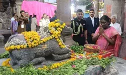 राष्ट्रपति श्रीमती मुर्मु ने ओंकारेश्वर तीर्थ और ज्योतिर्लिंग ममलेश्वर के दर्शन कर किया अभिषेक