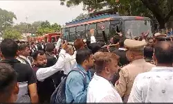 राम मंदिर ट्रस्ट पर कथित वित्तीय अनियमितताओं के आरोप, एफआईआर की मांग को लेकर अधिवक्ताओं का प्रदर्शन