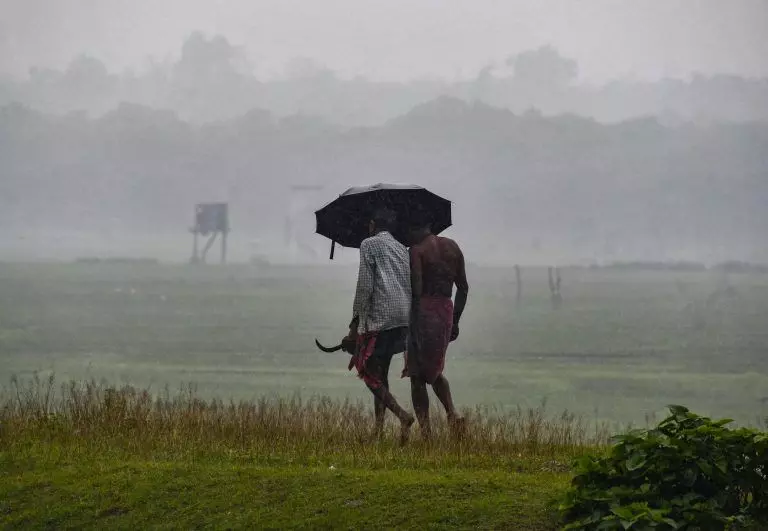मौसम विभाग ने देश के विभिन्न हिस्सों में भारी बारिश की संभावना व्यक्त की मौसम विभाग ने देश के विभिन्न हिस्सों में भारी बारिश की संभावना व्यक्त की