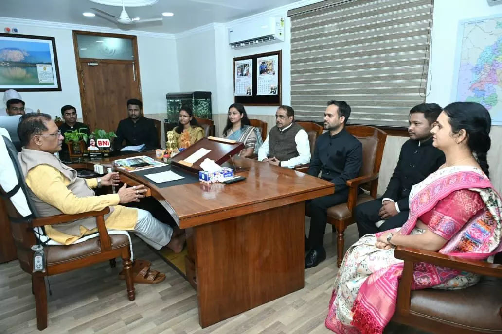 मुख्यमंत्री श्री साय से 2025 बैच के प्रशिक्षु डिप्टी कलेक्टरों ने की सौजन्य मुलाकात मुख्यमंत्री श्री साय से 2025 बैच के प्रशिक्षु डिप्टी कलेक्टरों ने की सौजन्य मुलाकात
