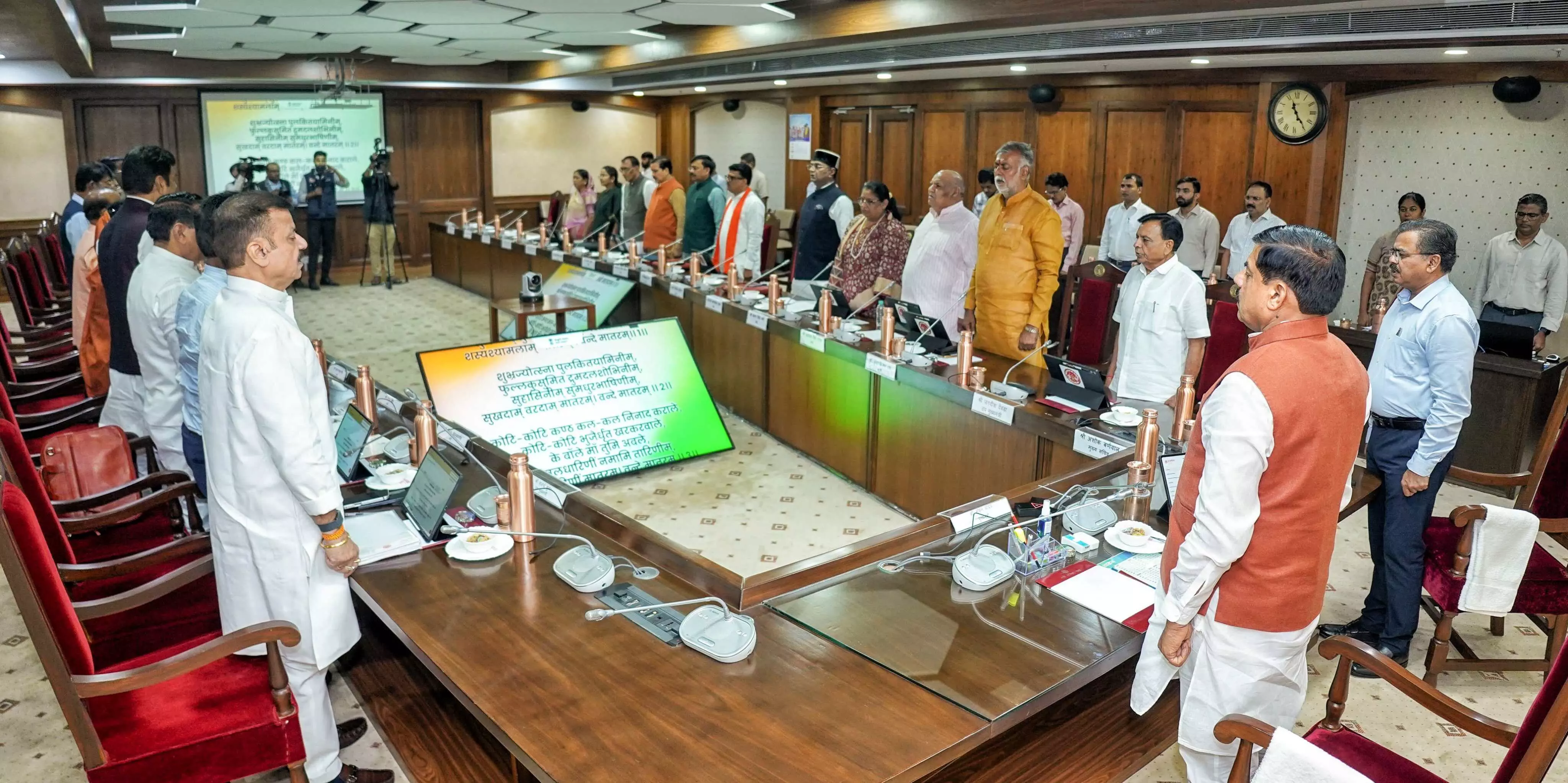 भोपाल-विदिशा मार्ग का 4-लेन मय पेव्हड शोल्डर निर्माण किये जाने के लिए 1,757 करोड़ 55 लाख रूपये की स्वीकृति भोपाल-विदिशा मार्ग का 4-लेन मय पेव्हड शोल्डर निर्माण किये जाने के लिए 1,757 करोड़ 55 लाख रूपये की स्वीकृति