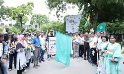 कुलपति प्रो. विनय कुमार पाठक ने बाइक तिरंगा रैली को हरी झंडी दिखाकर किया रवाना कुलपति प्रो. विनय कुमार पाठक ने बाइक तिरंगा रैली को हरी झंडी दिखाकर किया रवाना