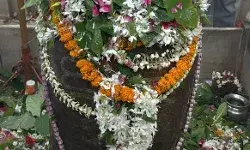 सावन की अंतिम सोमवारी पर शिवालयों में उमड़ी आस्था