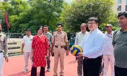 सेवा संकल्प अभियान एवं 17वें स्थापना दिवस पर केएमसी भाषा विश्वविद्यालय में वॉलीबॉल का रोमांच सेवा संकल्प अभियान एवं 17वें स्थापना दिवस पर केएमसी भाषा विश्वविद्यालय में वॉलीबॉल का रोमांच