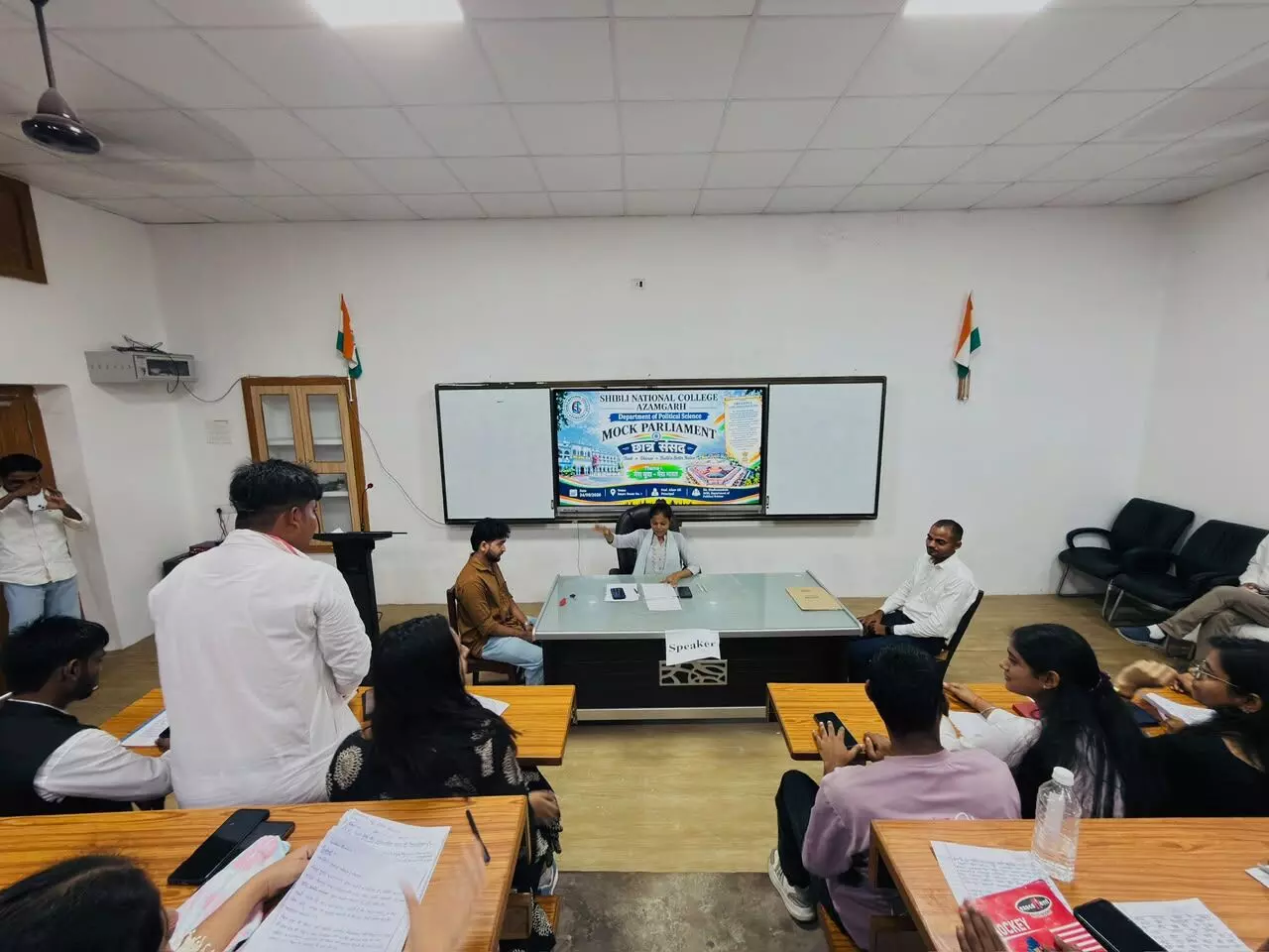 शिबली नेशनल कॉलेज में आयोजित हुई छात्र संसद, विद्यार्थियों ने दिखाई संसदीय कार्यप्रणाली की झलक शिबली नेशनल कॉलेज में आयोजित हुई छात्र संसद, विद्यार्थियों ने दिखाई संसदीय कार्यप्रणाली की झलक