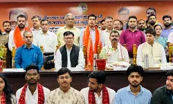 पं. दीनदयाल उपाध्याय जयंती पर भाषा विश्वविद्यालय में हुआ एक दिवसीय राष्ट्रीय संगोष्ठी एवं सामूहिक वंदेमातरम् का आयोजन
