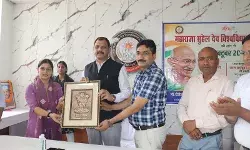 गांधी जी के श्रमदान और शास्त्री जी की सादगी को जीवन में उतारें युवा : कुलपति