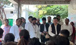 बाढ़ पीड़ितों की मदद को आगे आया भाषा विश्वविद्यालय, कुलपति प्रो. अजय तनेजा ने गोद लिए गए गांवों में पहुंचकर ग्रामीणों से किया संवाद