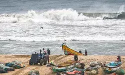 बंगाल की खाड़ी में चक्रवात का खतरा, ओडिशा और आंध्र प्रदेश में हाई अलर्ट बंगाल की खाड़ी में चक्रवात का खतरा, ओडिशा और आंध्र प्रदेश में हाई अलर्ट