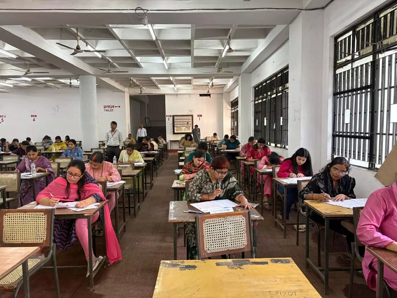महाराजा सुहेल देव विश्वविद्यालय की सहायक आचार्य भर्ती परीक्षा सकुशल संपन्न, 2500 अभ्यर्थी शामिल; उत्तरकुंजी जारी महाराजा सुहेल देव विश्वविद्यालय की सहायक आचार्य भर्ती परीक्षा सकुशल संपन्न, 2500 अभ्यर्थी शामिल; उत्तरकुंजी जारी