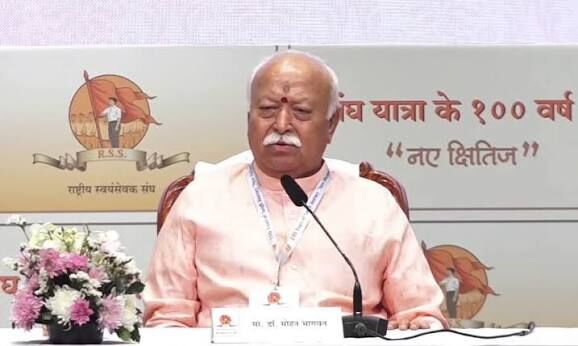भोपाल पहुंचे संघ प्रमुख डॉ. मोहन भागवत, जैन आचार्य से की मुलाकात
