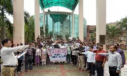 सरदार वल्लभभाई पटेल की जयंती पर भाषा विश्वविद्यालय में मनाया गया राष्ट्रीय एकता दिवस, शिक्षकों और विद्यार्थियों ने लगाई ‘रन फॉर यूनिटी’ की दौड़ सरदार वल्लभभाई पटेल की जयंती पर भाषा विश्वविद्यालय में मनाया गया राष्ट्रीय एकता दिवस, शिक्षकों और विद्यार्थियों ने लगाई ‘रन फॉर यूनिटी’ की दौड़