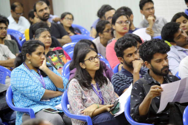 दिल्ली सरकार का विद्यार्थियों के लिए बड़ा फैसला परीक्षा शुल्क का भुगतान करेगा बोर्ड