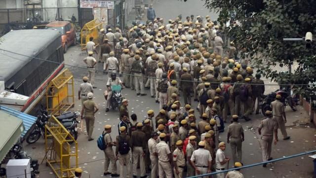 दिल्ली में वकीलों की हड़ताल अनियंत्रित हुई