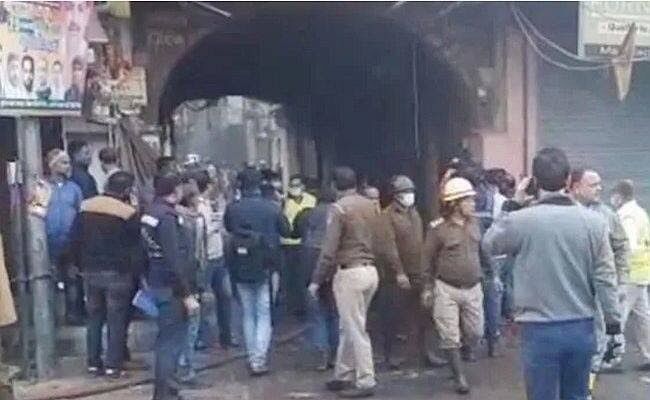 दिल्ली में आग 40 से ज्यादा लोगों की मौत