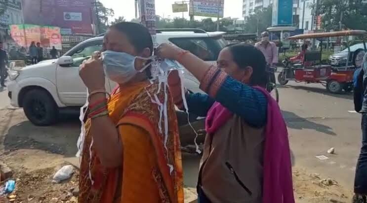 प्रदूषण में दिल्ली को पछाड़कर लखनऊ नंबर एक बनने की ओर