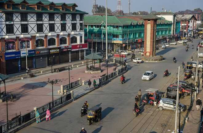इंटरनेट एक्सेस पर सुप्रीम कोर्ट की टिप्पणी से कश्मीर के लोग खुश इंटरनेट एक्सेस पर सुप्रीम कोर्ट की टिप्पणी से कश्मीर के लोग खुश