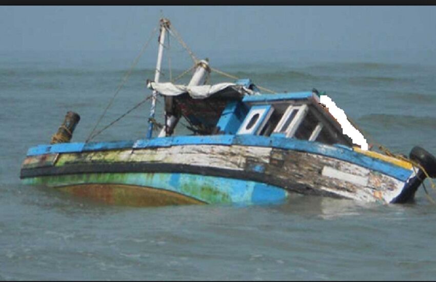 पाक / गुजरात  सीमा पर समुद्र में संदिग्ध नाव मिलीं, सेना ने आतंकी हमले की चेतावनी दी