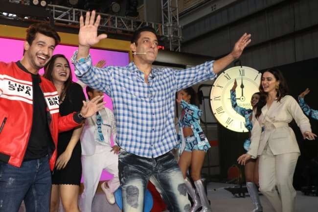 एक बार फिर से Bigg boss 13 का आगाज होने जा रहा है और ये इस शो के प्रेमियों के लिए ये सबसे बड़ी खबर है.... एक बार फिर से Bigg boss 13 का आगाज होने जा रहा है और ये इस शो के प्रेमियों के लिए ये सबसे बड़ी खबर है....