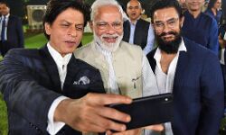 पीएम मोदी के घर जुटीं बॉलीवुड की हस्तियां, शाहरुख-आमिर ने PM से किया ये वादा