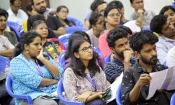 दिल्ली सरकार का विद्यार्थियों के लिए बड़ा फैसला परीक्षा शुल्क का भुगतान करेगा बोर्ड